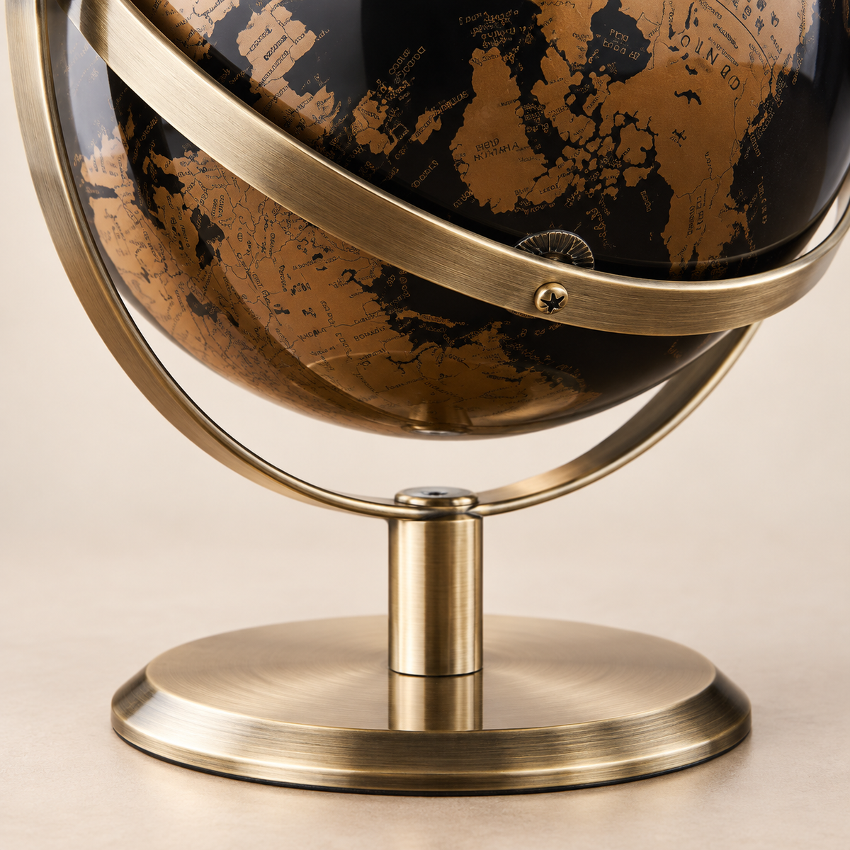 Globe terrestre 3D noir et bronze — détail du socle et du support