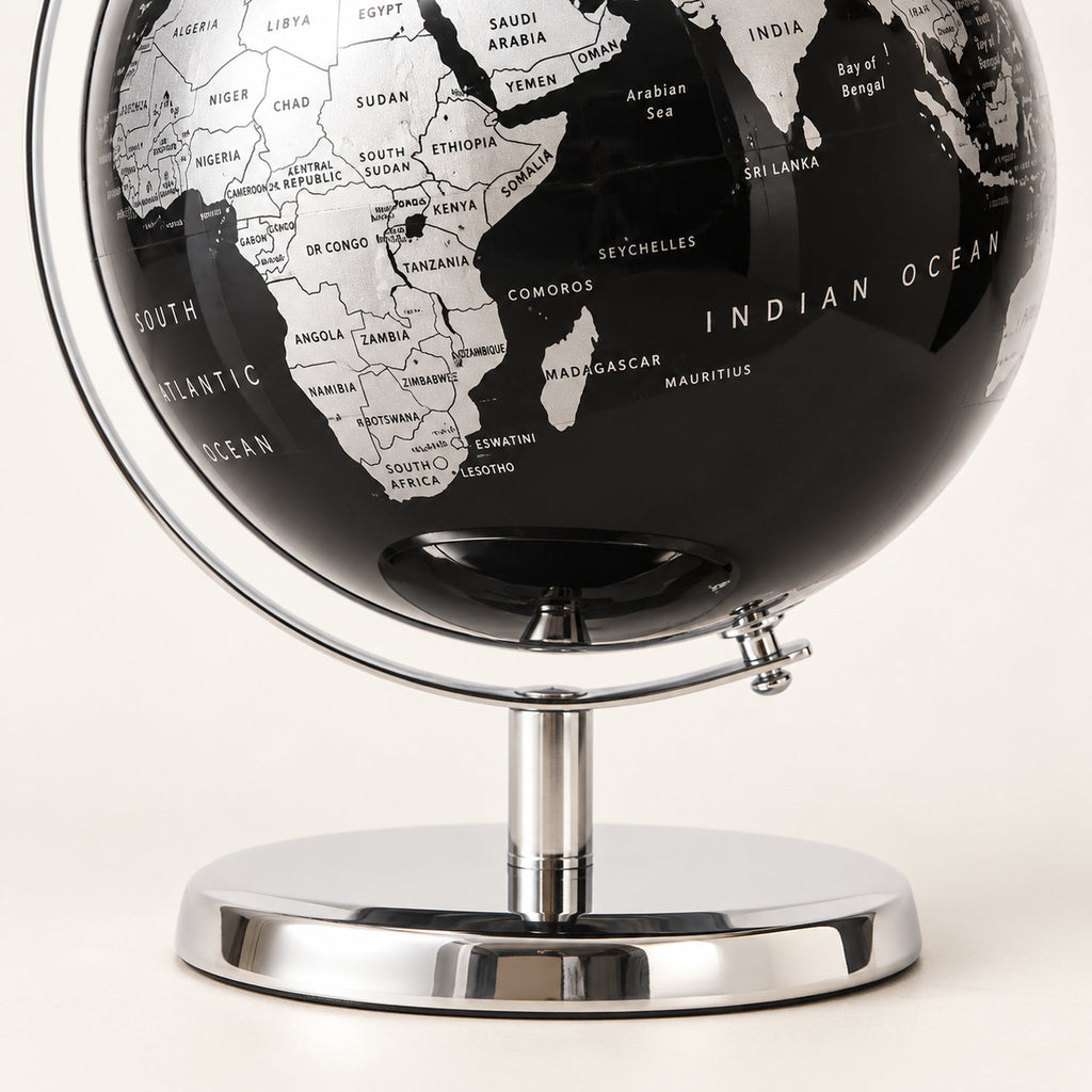 Globe Terrestre Deco Noir Et Argenté Métal — détail du socle et du support