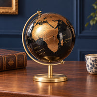 Globe Terrestre Petit De Table Noir Et Bronze — mise en situation